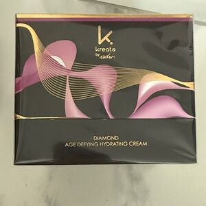 Diamond Age Defying Hydrating Cream - Black and Gold
